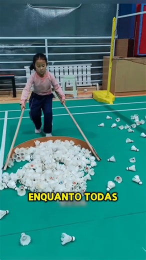 A little girl works hard to take care of her elderly parents, but nobody ever notices her. 🤯😍 #sh...