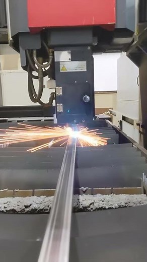 レーザー加工 角パイプ スリット