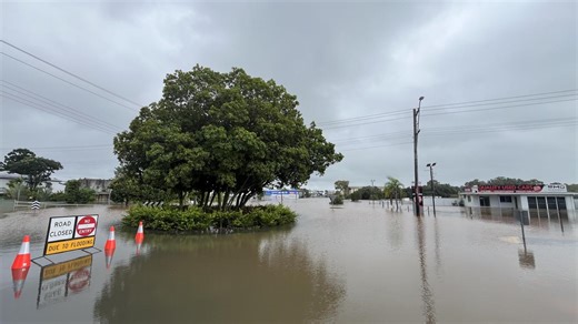 Bundaberg faces emergency as floods rise