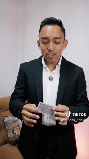 Magia: Cómo Desaparecer una Carta con tus Manos