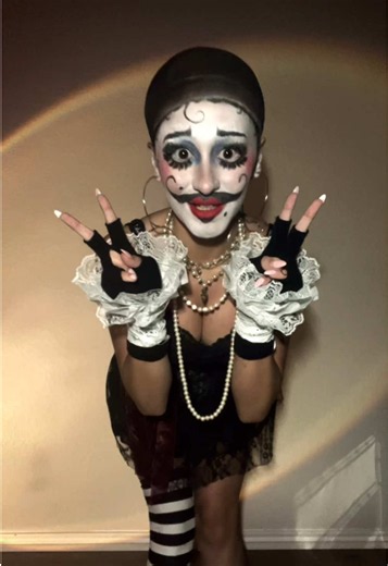 Cabaret emcee cosplay makeup: transforming into the Cabaret emcee