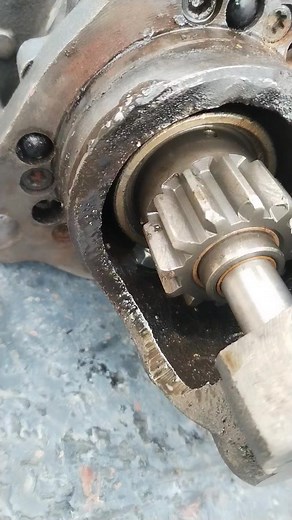 691K views · 2.6K reactions | The engine is not starting, I opened the starter and saw this condition. 樂 ️⚙️ #today #work #mechanic | 헠험헖헛헔헡헜헖 | Facebook