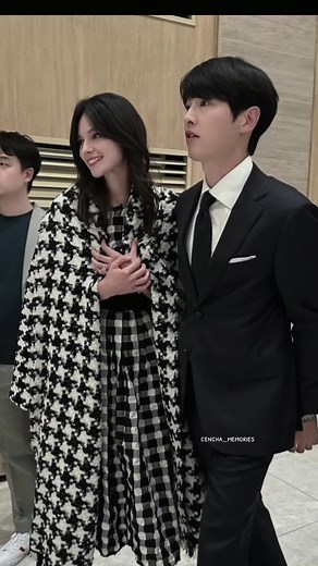 On October 14th, Song Joong Ki and his wife Katy in her sister's ( Song Seulki ) wedding ceremony.♥️ #songjoongki송중기 #송중기 #songjoongki #katylouisesaunders #joongkikaty #cencha_memori