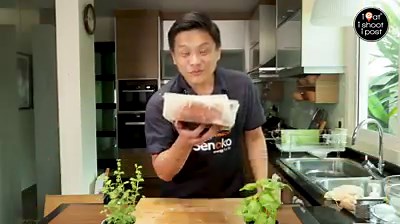18K views · 190 reactions | Our Let’s Cook series is back with local foodie - Dr Leslie Tay, from ieatishootipost. First up on the menu is his recipe for a Crazy Crunchy Sio Bak! 襤 Here’s a hack for you to enjoy juicy savings: Simply sign up for any 24-month price plans with the promo code <<ICOOK60>> and enjoy additional $60 rebate! #leslietayxsenokoenergy #senokoenergy #quarantinechef #recipeideas | Senoko Energy | Facebook