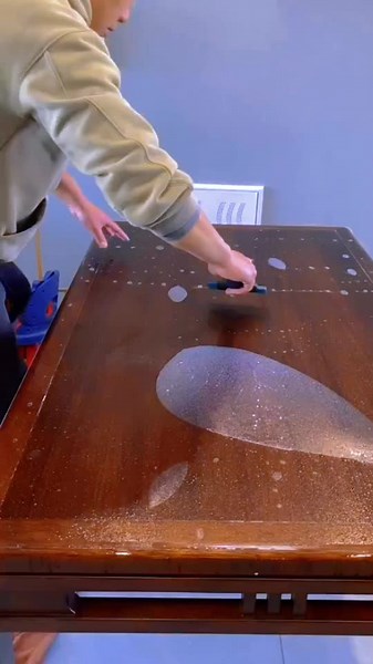 Detailed Guide to Cleaning a Wooden Table