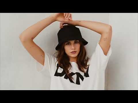 DKNY Spring '24: Kaia Gerber