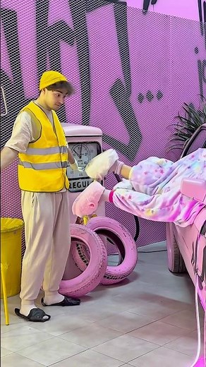 Siamese Unicorn Twins Struggle To Enter 🚗🦄