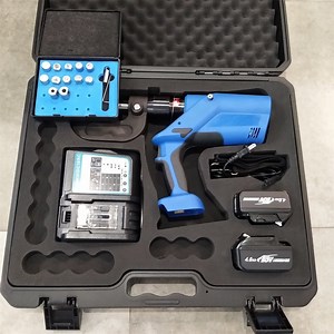 [Hot Item] Lithium Battery Type Electric Powered Spr Gun Kit with Dies and Punches for Aluminum Car Repairing