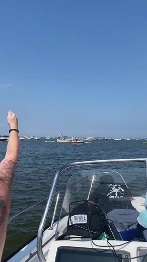 Not the best idea #boats #boatinglife #boatlife #thequalifiedcaptain #newjersey | Shore Boats