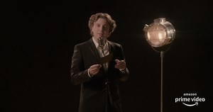 4.6K views · 15 reactions | Astuce du réveillon : ne portez un toast qu’avec le petit doigt dressé. Et retrouvez le Gala #MontreuxSoChic dès le 25 Décembre sur Amazon Prime Video. | Amazon Prime Video | Facebook