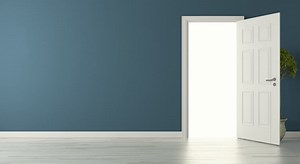 Dégonder une porte : précautions et instructions