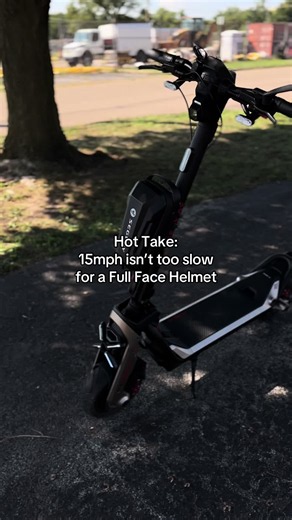 Are 15mph e‑scooter speeds safe with a full‑face helmet?