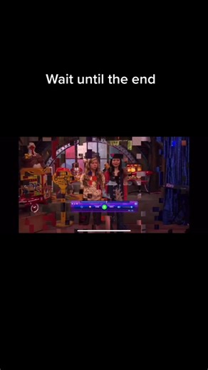 #zeebo the #Dinosaur hits Sam and Carly from #icarly and at the end Sam hits Zeebo with a #microphone ￼￼