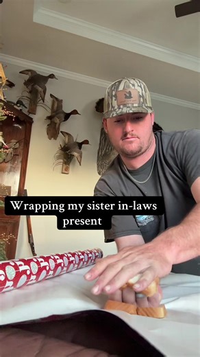 Love u @tsbirdie1 #merrychristmas #sisterinlawgifts | wrapping presents