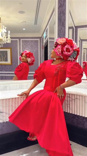 I so love this Amazing beautiful woman of substance... Beautiful Headgear.. Onelove Ma . Kudos to the Creator.. To recreate this amazing gorgeous Fascinators kindly send your order via WhatsApp on 234- 0-8069175056 for your order We offer nationwide delivery on all purchases. Through the following logistics companies FedEx, DHL Express, UPS etc We make them available in wholesales too. Location Uyo, Nigeria.🇳🇬 Please Note, Distance is not a barrier for our business Note, We Make Delivery Natio