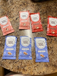 🍫 Choc-Zero Review 🍫 • If you wanna order your own: Go to choczero.com & use coupon code “WatchKittyShrink” to save some money! • Those who follow me on Tik Tok know that I include my parents in all sorts of food reviews. Some things they love, some things they hate. I think we can mark these in the love category 😝. • For reference: neither of my parents are eating low carb at the moment- so if they say it’s good, they don’t mean “good for being a low carb substitute” they mean it’s just GOOD