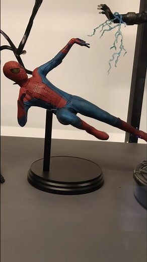 Hot Toys Spider Man VS Electro Action Figure Fight #hottoys #spiderman #actionfigures