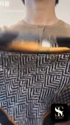 260K views · 8.1K reactions | Easy and stylish #scarf tutorial. www.ecuadorianscarff.com #model #fashionblogger #photography #beautiful #photooftheday #beauty #follow4followback | Ecuadorian Scarff | Facebook