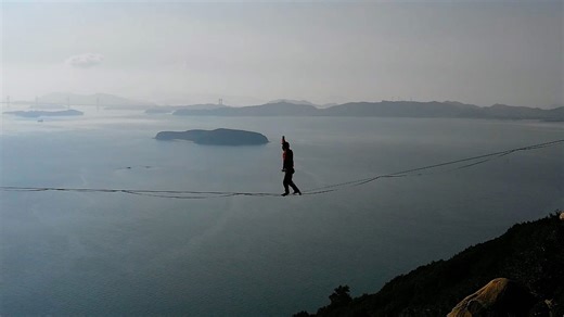 Tightrope spectacle: Highwire walk captured by drone - Worldwide