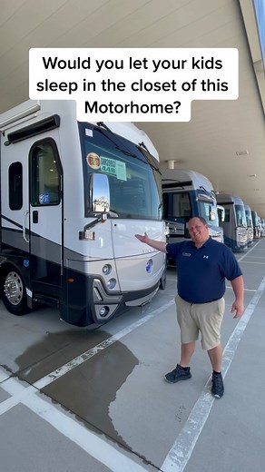 This Motorhome is Massive! #rv #mattsrvreviews #FYP #camping #motorhome #rvlife