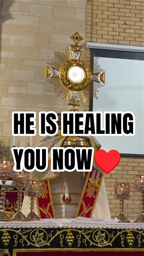 This moment will change your day Jesus is with you #Eucharist #eucaristia #adoração #adoration #fe