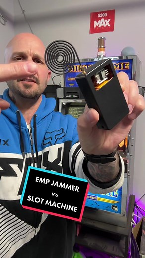 EMP JAMMER vs SLOT MACHINE #emp #jammer #slotmachine