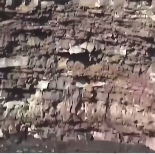 257K views · 1.8K reactions | ‼️Jest to test przeprowadzony przez naukowców w celu sprawdzenia, co by się stało, gdyby człowiek wpadł do lawy z dużej wysokości. Wrzucając do niego kamień obudzili wulkan. | Pigułka Świata | Facebook