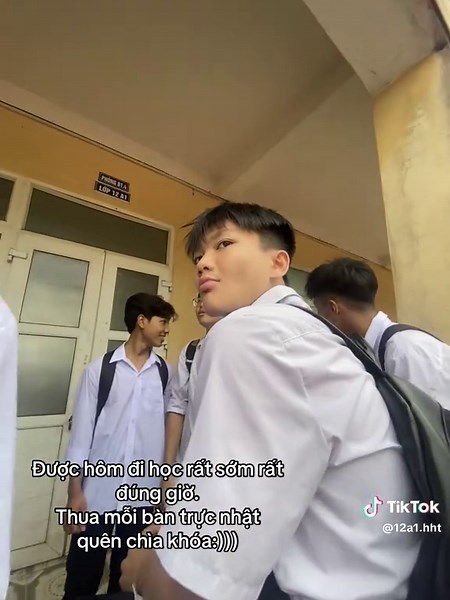 Kỷ Niệm Ngày Đầu Đi Học của Chúng Mình