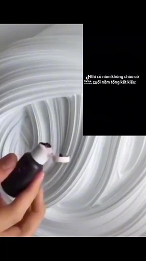 Exploring Textures Through Hand Interaction