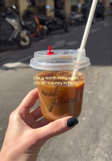 Nothing better than an iced latte to wash down the sunshineee #paris #parallelcoffee #springbreak #pariscoffee #matchaparis