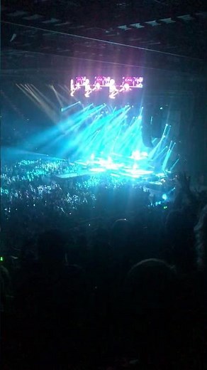 Def Leppard “Run Riot” Intro LIVE 🔥 Brisbane Went Wild! #concert #classicrock #livemusic