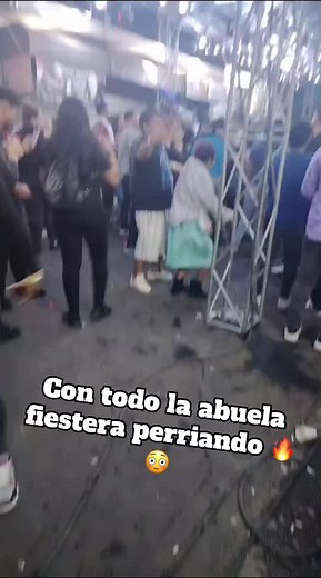 #discomovilessv abuela fiestera