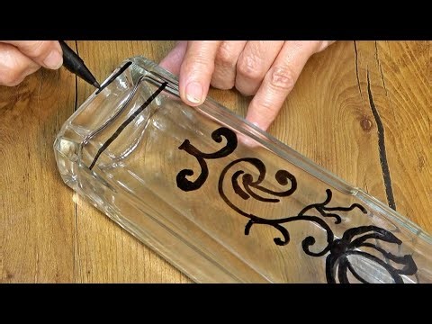 I took a bottle, painted it with a marker, and just look at the end result, it's amazing!