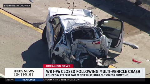 Multi-vehicle crash closes westbound I-96 near Howell