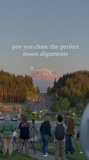 Corbin | Moon & Travel Photographer on Instagram: "Tips on how to take better moon pictures ⬇️ 1.) Use a long lens I’m talking 200mm and longer. Of course, your composition will dictate your final focal length, but the longer the lens, the more compression you will have and the closer and bigger the moon will appear. 2.) Use a sturdy tripod After spending hours planning, traveling, and getting ready for the moon alignment, the worst thing that can happen is if your moon shot turns out blurry. Do