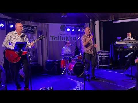 Rakkaus Kesti Vain Tuon Hetken Verran - Jarkko Yli-Sikkilä & Soiva Orkesteri