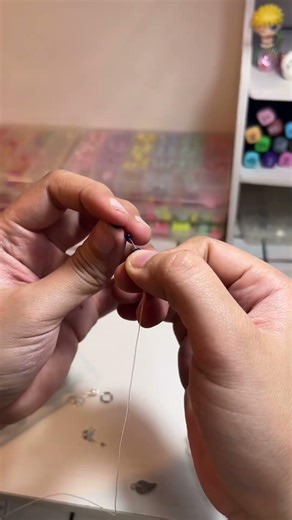 DIY: Flower Bracelet P.S. I used a separate string (0.4mm) for this #beadstutorial #beadedbracelet