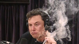 Watch billionaire Elon Musk smoke weed on Joe Rogan's show! (video) - ProtoThema English