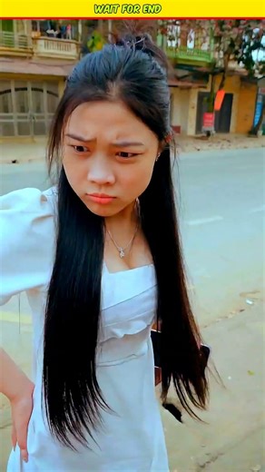 Red color on the girl's clothes 💔🥲