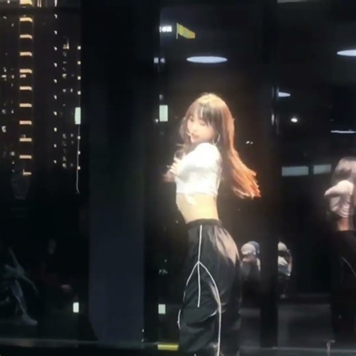 "🔥 FIERCE XUXU Dance | Urban Hip-Hop with Hair Flip | White Crop Top & Cargo Pants | Night Studio"