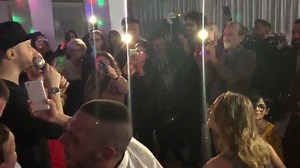 8.8K views · 675 reactions | 3º evento in un giorno..路‍♂️ TARANTO LIVE Con sta marea di eventi privati Non sto potendo accettare nemmeno eventi Di concerti ecc..peró ho accettato visto le tante richeste una tournée di 3 grandi Concerti In Germania stavolta da solo Dopo le 15 volte che ho cantato in Germania.. Non ho messo anni per arrivare a tanto.. Senza nessuna produzione tutto da solo  | Andrea Zeta | Facebook