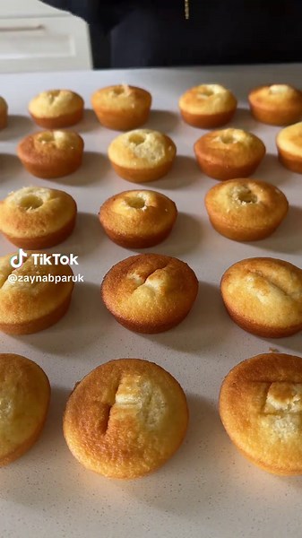 Delicious Lemon and Vanilla Cupcakes Recipe