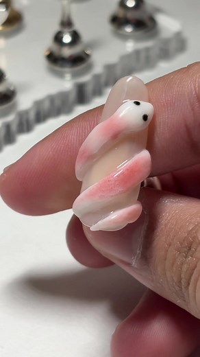 可愛いネイルデザインで手作りスネークネイル