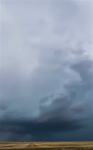 Time-lapse before the storm hits: Watching the sky close in