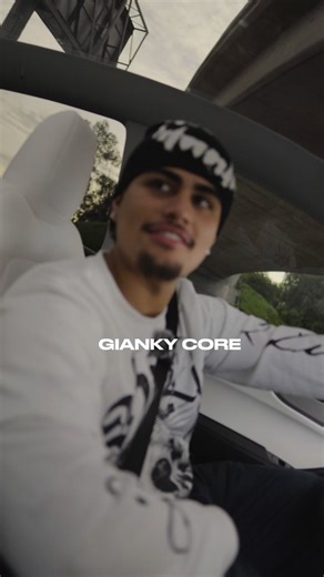 Bro doesn’t know how focus a camera | me and my brother