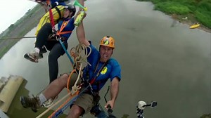 Record mondial la bungee jumping, în Brazilia