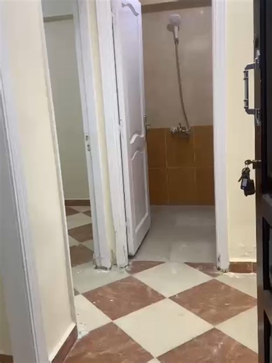 كـــود 1001 - شقــة بالاسكندرية العجمي الكيلو 21 منطقة المهندسيين الزراعيين الشقة مكونة من : غرفتين ريسبشن حمام مطبخ الطابق : الثــاني تشطيب : سوبر لوكس يوجد اسانسير يعمل بحالة جيده يوجد عدادات ك- م قريبة جدا من البحر محاطة بجميع الخدمات 📲 للتواصل وتحديد ميعاد معاينة :- يوجد لدينا وحدات اخرى بمختلف الاسعار والاماكن للتفاصيل والاستفسار وتحديد ميعاد للمعاينة : Call 📞 : 01032013900 WhatsApp 📥 : https://wa.me/2001032013900 لينك بيدج الفيس : https://www.facebook.com/share/1BaDrPcvQv/ لينك التليجرا