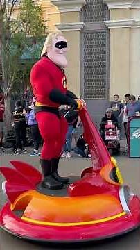 Pixar Fest The Incredibles Better Together: A Pixar Pals Celebration! Parade 🎉 #disneyland #pixar