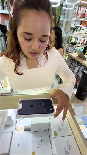 Acompáñame a vender un 17 pro Max en plan retoma nos dejan un 14 pro Max 🫡✅🙌🙏🏻 Que esperas para llevar el tuyo 🔥🔥 #movilcell #celulares #apple #viraltiktokvideo #cumaral