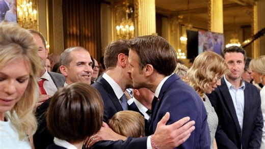 Emmanuel Macron : qui est Estelle, la très discrète petite sœur du Président qui vit en Occitanie ?